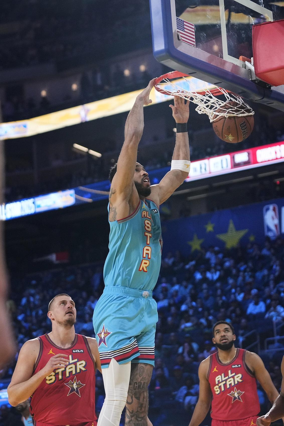 开云体育在线-塔图姆重返赛场，出色发挥首场状态出色，勇士观众沸腾！(塔维尔和谢塔是一个人吗)