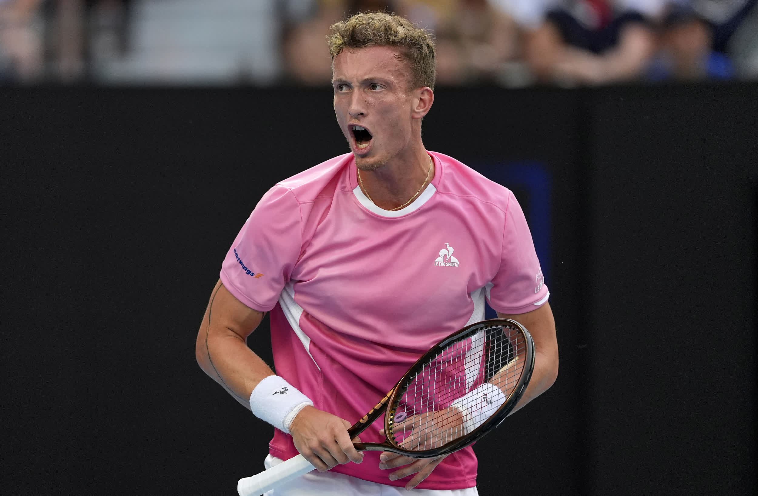 开云入口-德约科维奇意外战胜澳大利亚队，锐不可当引爆全场！(德约科维奇事件是怎么回事)