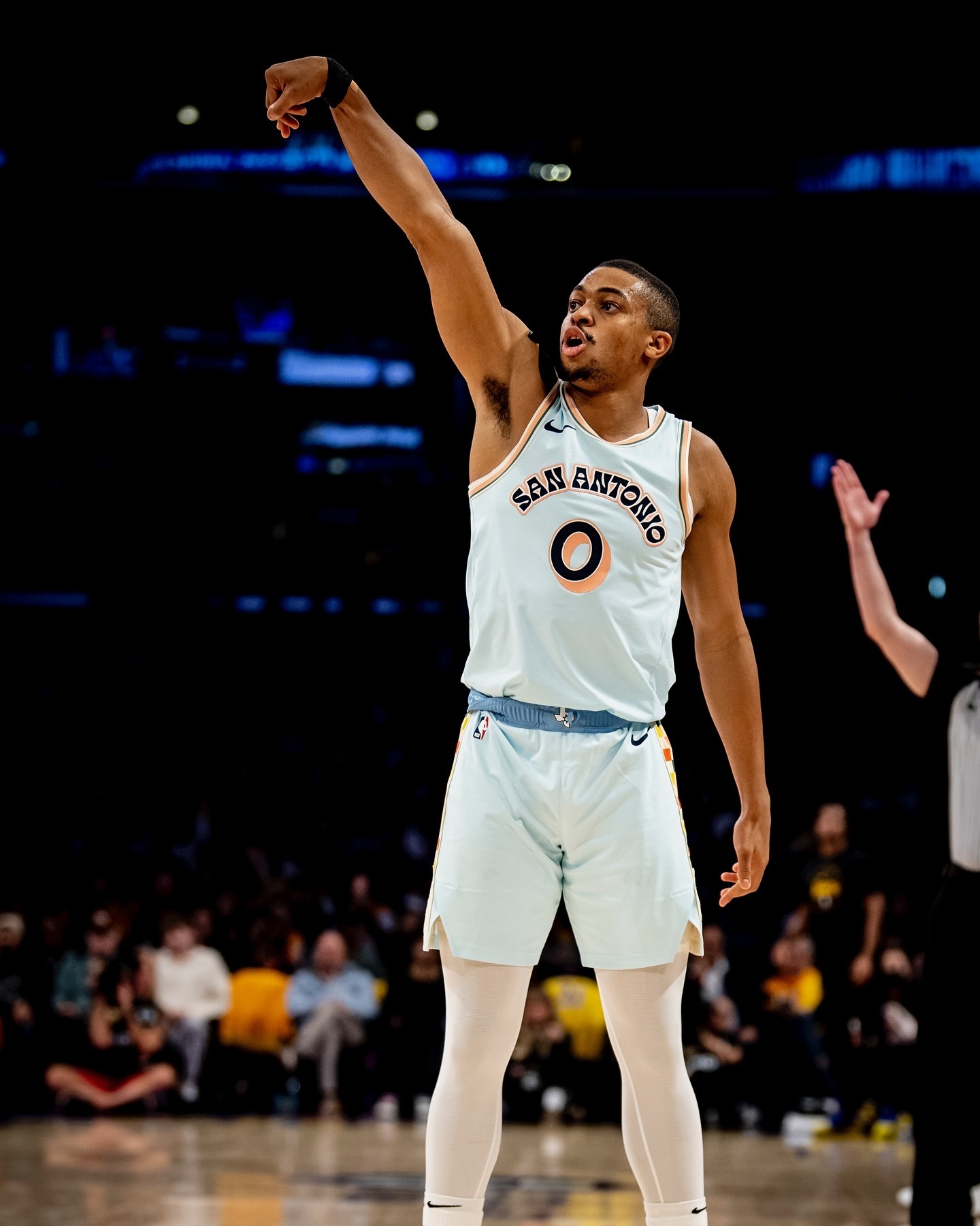 关于冲刺阶段体能课后，圣安东尼奥马刺刷新队史纪录备战欧篮联，压力陡增，轮换策略成焦点的信息