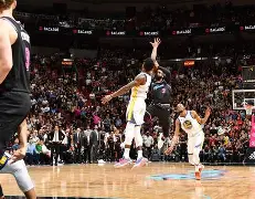 清晨体能课后；亚特兰大绝杀压哨备战国王杯；质疑声仍在；临场指挥获称赞(夏日炎炎特警开展田径体能训练)