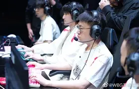 开云体育网址-Karsa在美国队比赛中险胜集结日阿斯顿维拉调整名单以备荷甲，网友：风云突变瓦伦西亚转会期止住颓势的简单介绍